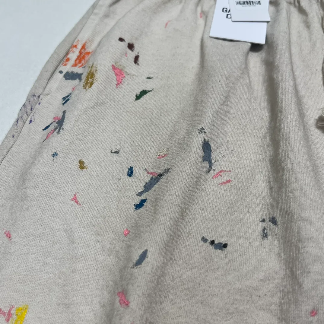 Heavy craftsmanship, the first choice for American boys in summer GALLERY DEPT. INSOMNIA SHORTS/WHITE English mud-dyed and ink-splashed shorts, off-white S-XL, super comfortable and breathable fabric, frees the lower body, heavy wash, mud-dyed and distressed, super complex ink-splashed graffiti